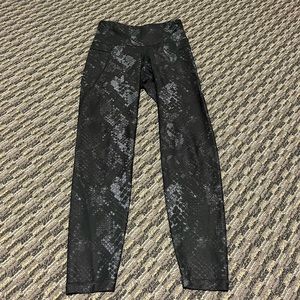 Old navy elevate leggings black pattern size small